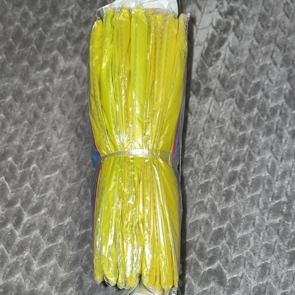 Pack of 10 Vinyl Adult Ponchos.  One Size Fits All. Green. - Picture 2 of 3